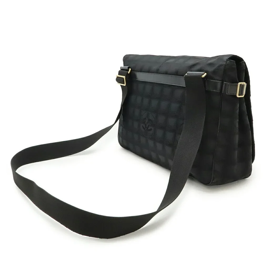 CHANEL Black Shoulder Bag